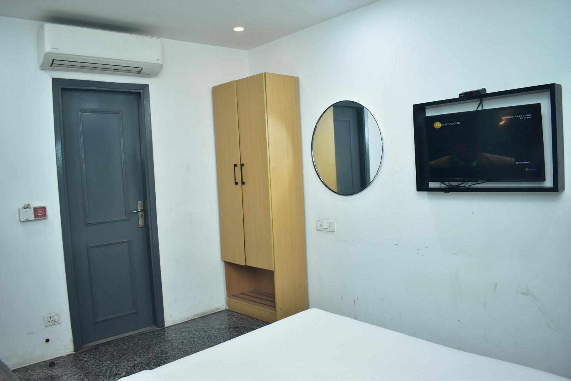 Hotel Golden Saffron By Qotel-Punjabi Bagh Ню Делхи Екстериор снимка