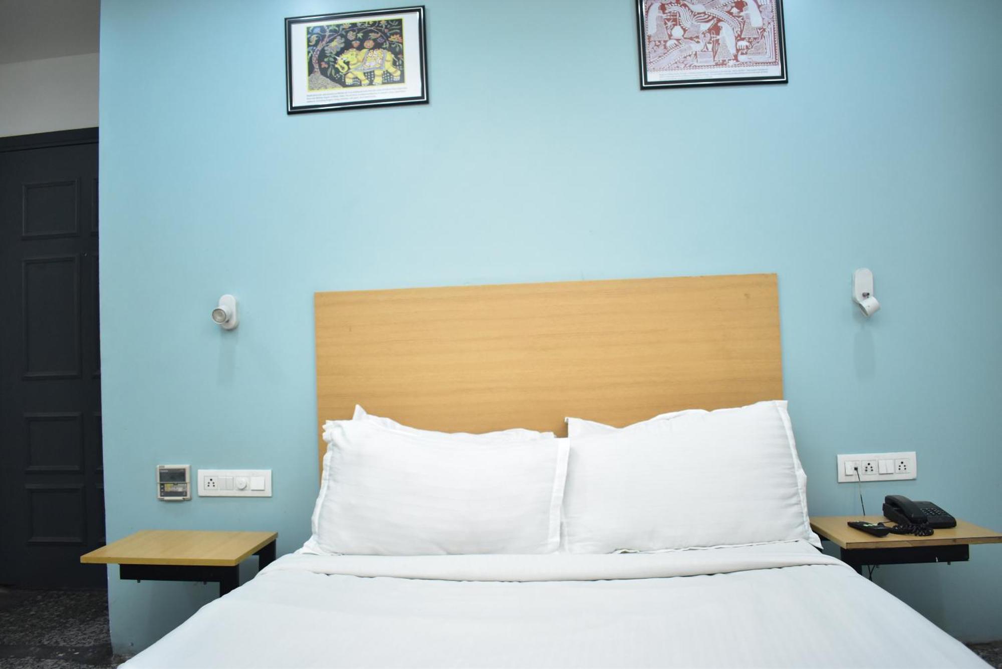 Hotel Golden Saffron By Qotel-Punjabi Bagh Ню Делхи Екстериор снимка