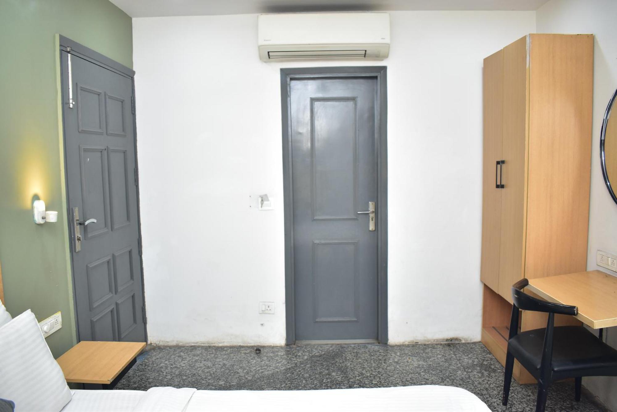 Hotel Golden Saffron By Qotel-Punjabi Bagh Ню Делхи Екстериор снимка
