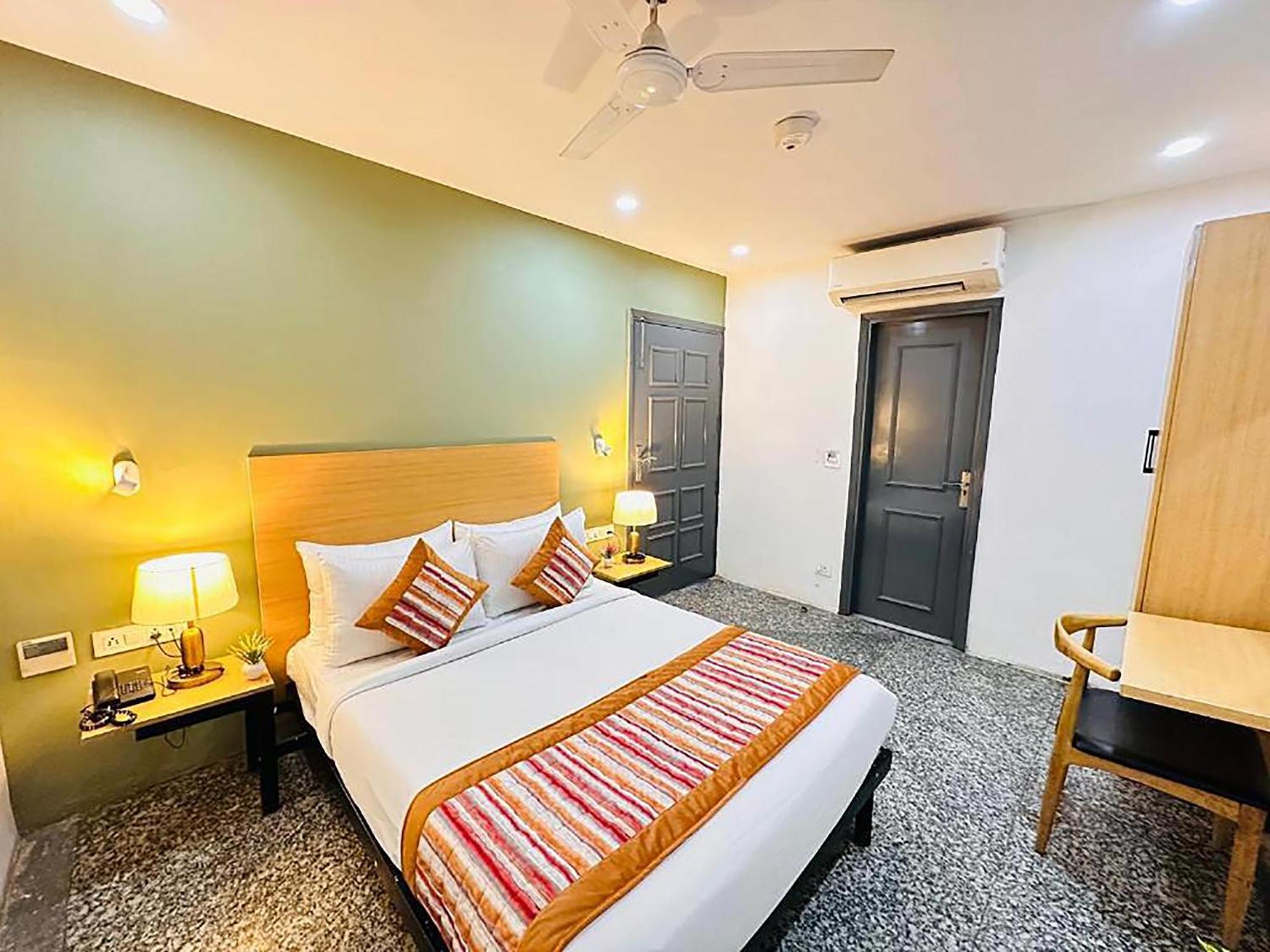 Hotel Golden Saffron By Qotel-Punjabi Bagh Ню Делхи Екстериор снимка