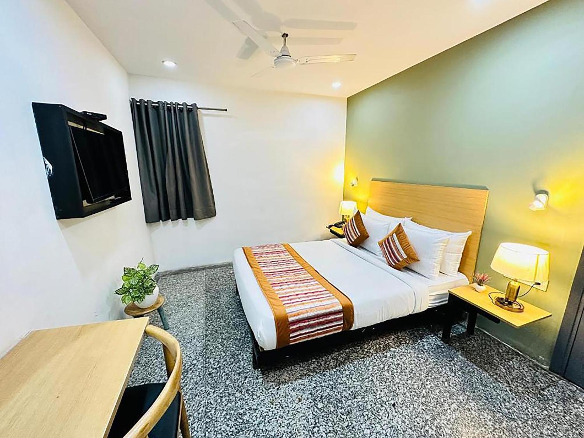 Hotel Golden Saffron By Qotel-Punjabi Bagh Ню Делхи Екстериор снимка