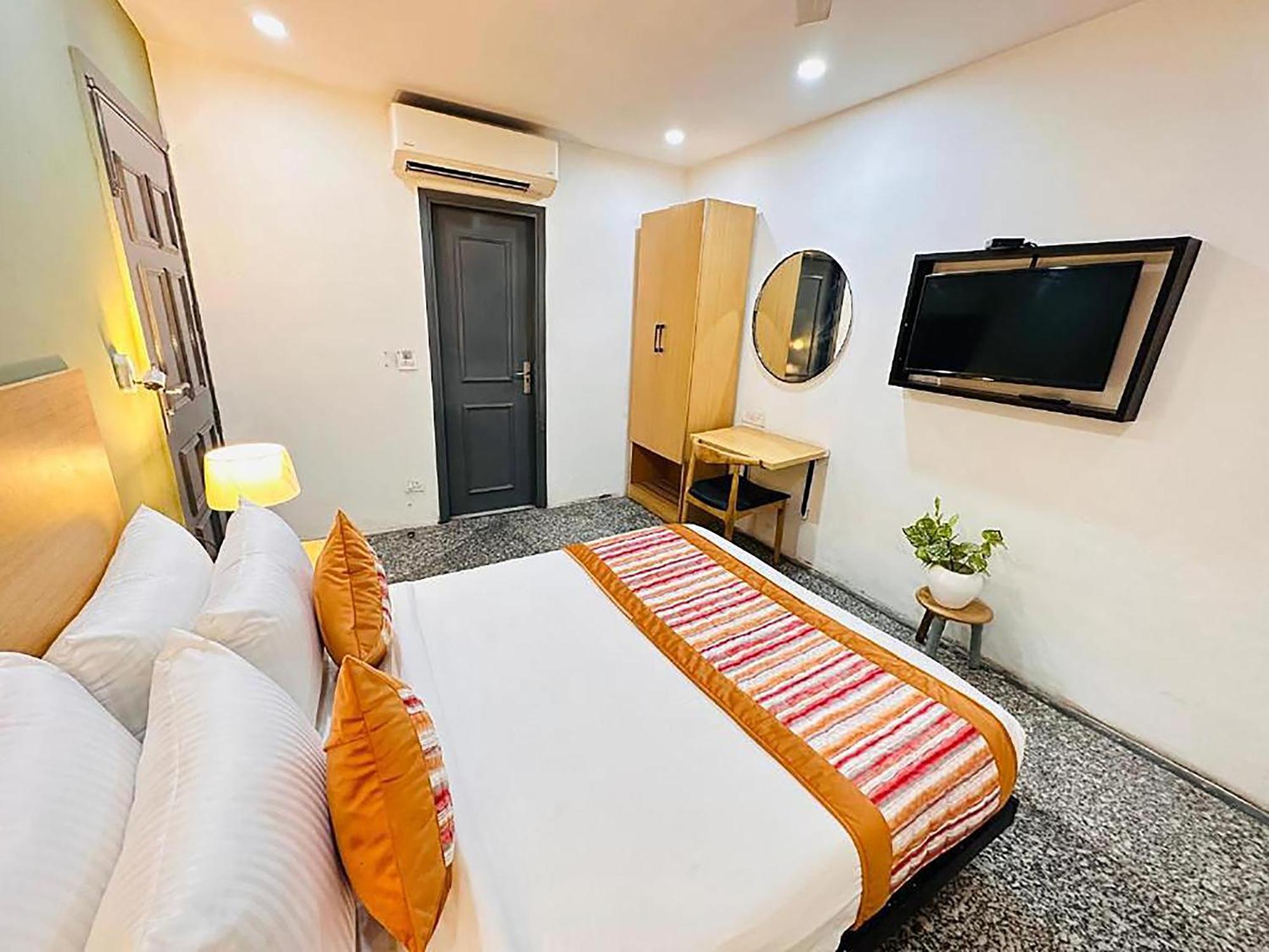 Hotel Golden Saffron By Qotel-Punjabi Bagh Ню Делхи Екстериор снимка